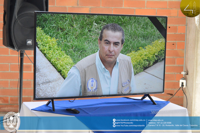 Homenaje que le rindieron los compañeros del INTEP a Don Jairo por su partida. 