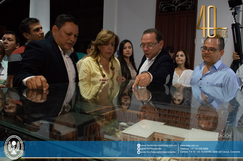 Visita de la Gobernadora del Valle, Dra Clara Luz Roldán al INTEP