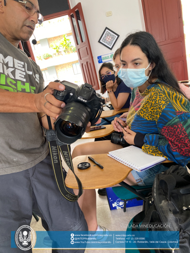 Taller de Fotografía Básica y Periodismo.