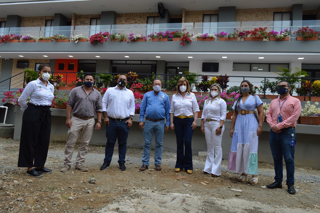 Visita de la Gobernadora del Valle, Dra Clara Luz Roldán al INTEP